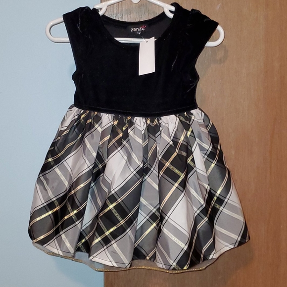 🎉Host Pick🎉 Girls Black Velour / Plaid Dress - Picture 2 of 6